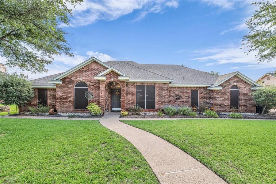 Property photo for 1304 Darbyton Drive, Hewitt, TX
