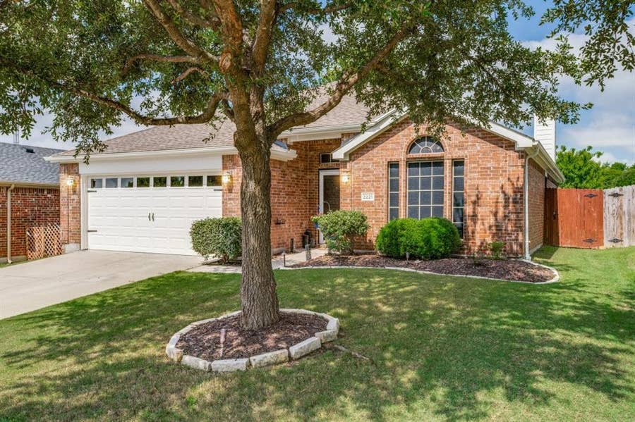 Property photo for 2221 Jocelyn Way, McKinney, TX