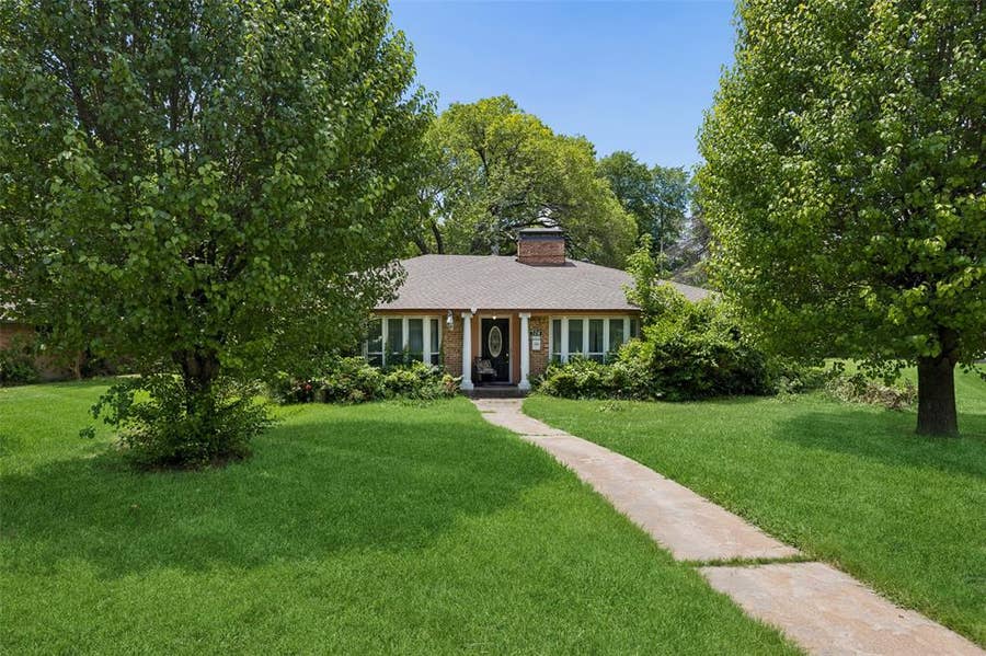 Property photo for 724 W Five Mile Parkway, Dallas, TX