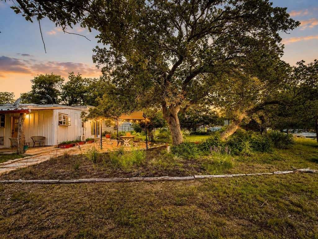 128 E Castlewood Drive, Marble Falls, TX 78654 128 E Castlewood Drive, Marble Falls, TX 78654