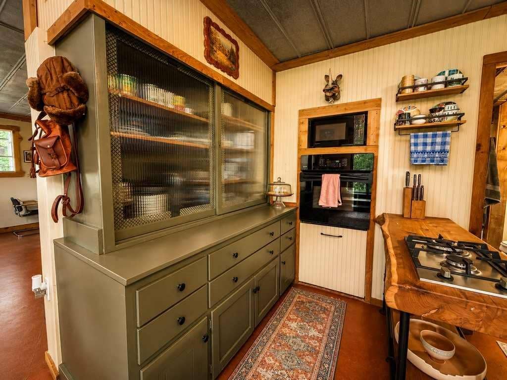 128 E Castlewood Drive, Marble Falls, TX 78654 128 E Castlewood Drive, Marble Falls, TX 78654
