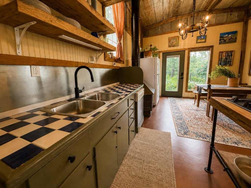 128 E Castlewood Drive, Marble Falls, TX 78654 128 E Castlewood Drive, Marble Falls, TX 78654