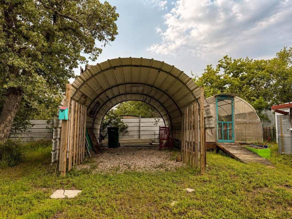 128 E Castlewood Drive, Marble Falls, TX 78654 128 E Castlewood Drive, Marble Falls, TX 78654