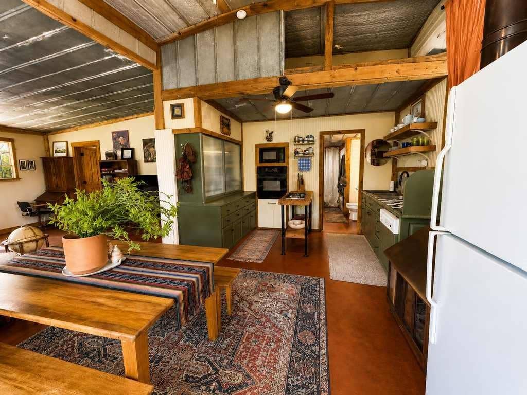 128 E Castlewood Drive, Marble Falls, TX 78654 128 E Castlewood Drive, Marble Falls, TX 78654