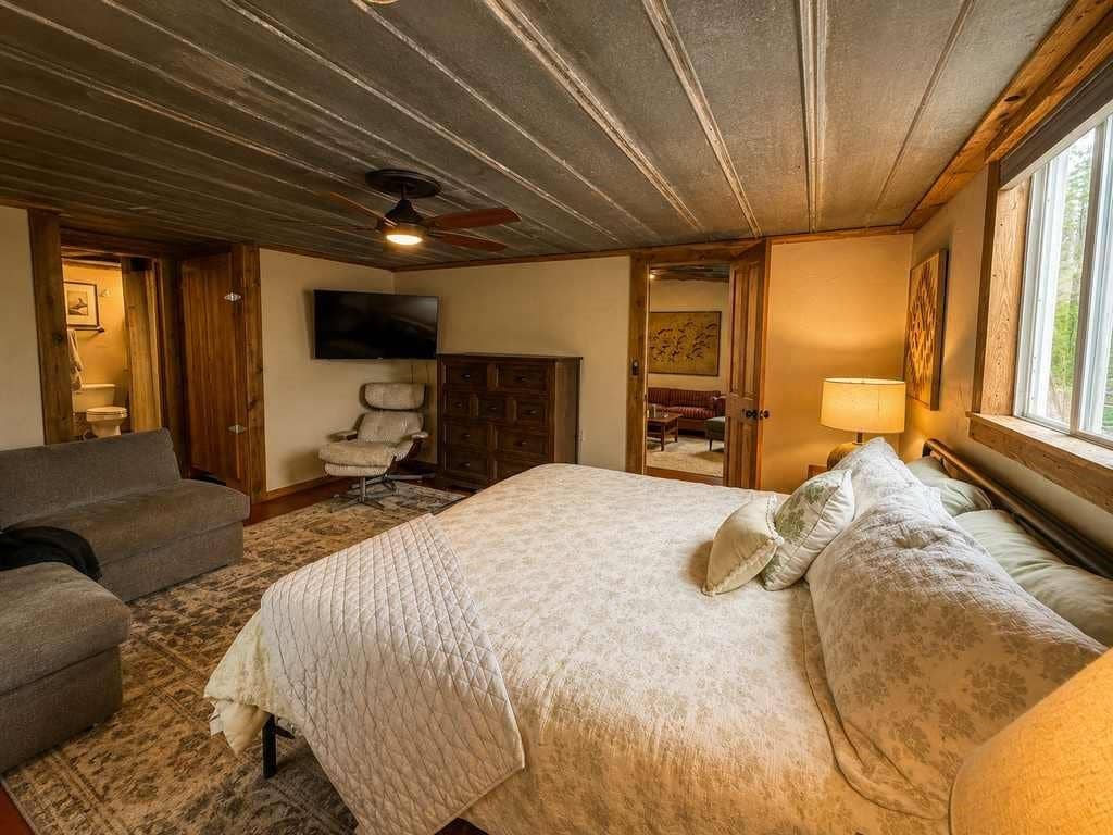 128 E Castlewood Drive, Marble Falls, TX 78654 128 E Castlewood Drive, Marble Falls, TX 78654