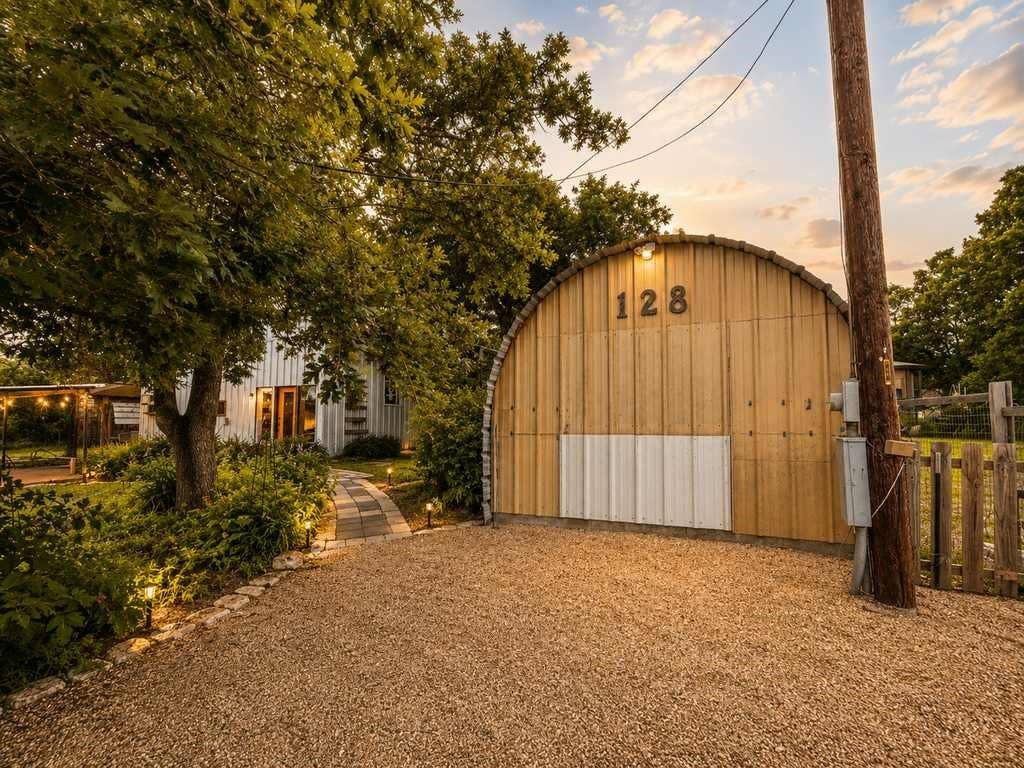 128 E Castlewood Drive, Marble Falls, TX 78654 128 E Castlewood Drive, Marble Falls, TX 78654