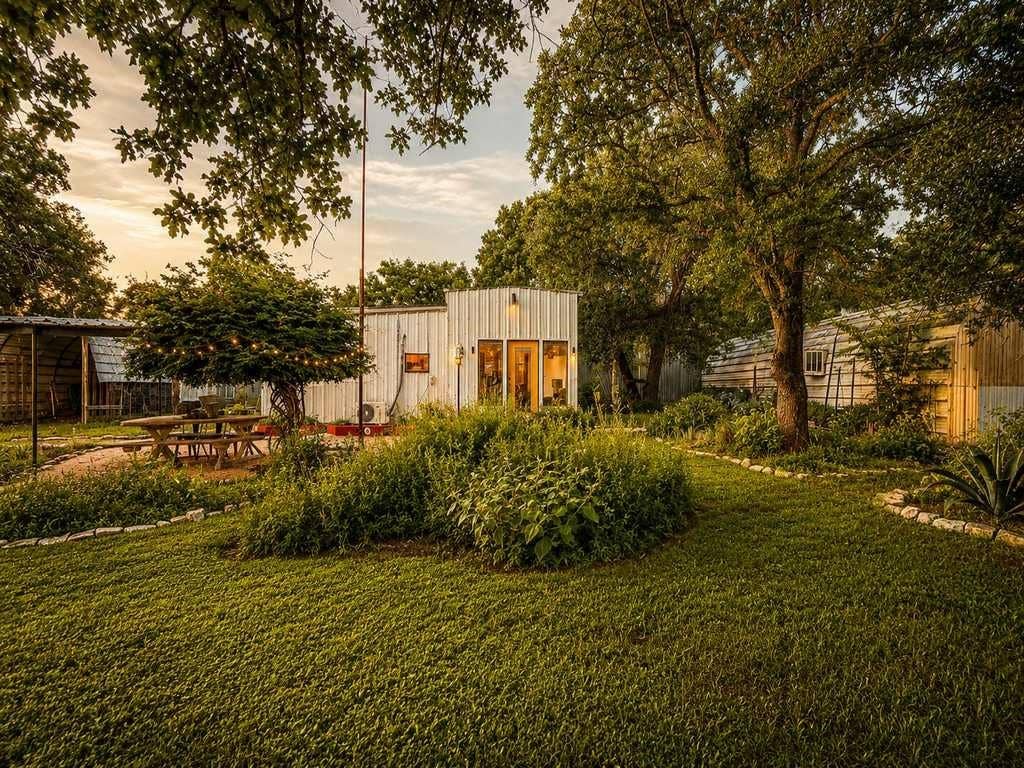 128 E Castlewood Drive, Marble Falls, TX 78654 128 E Castlewood Drive, Marble Falls, TX 78654