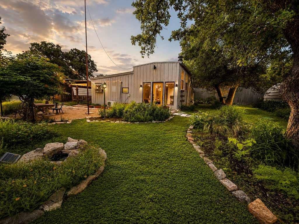 128 E Castlewood Drive, Marble Falls, TX 78654 128 E Castlewood Drive, Marble Falls, TX 78654