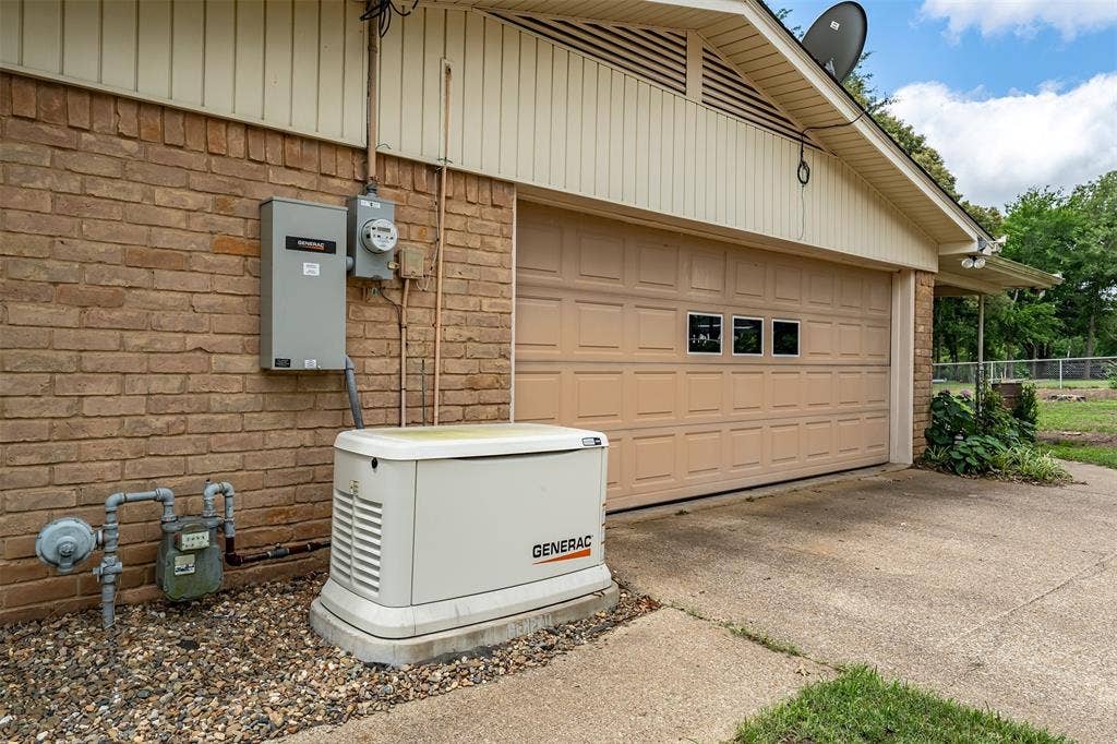 18448 County Road 138, Flint, TX 75762 18448 County Road 138, Flint, TX 75762