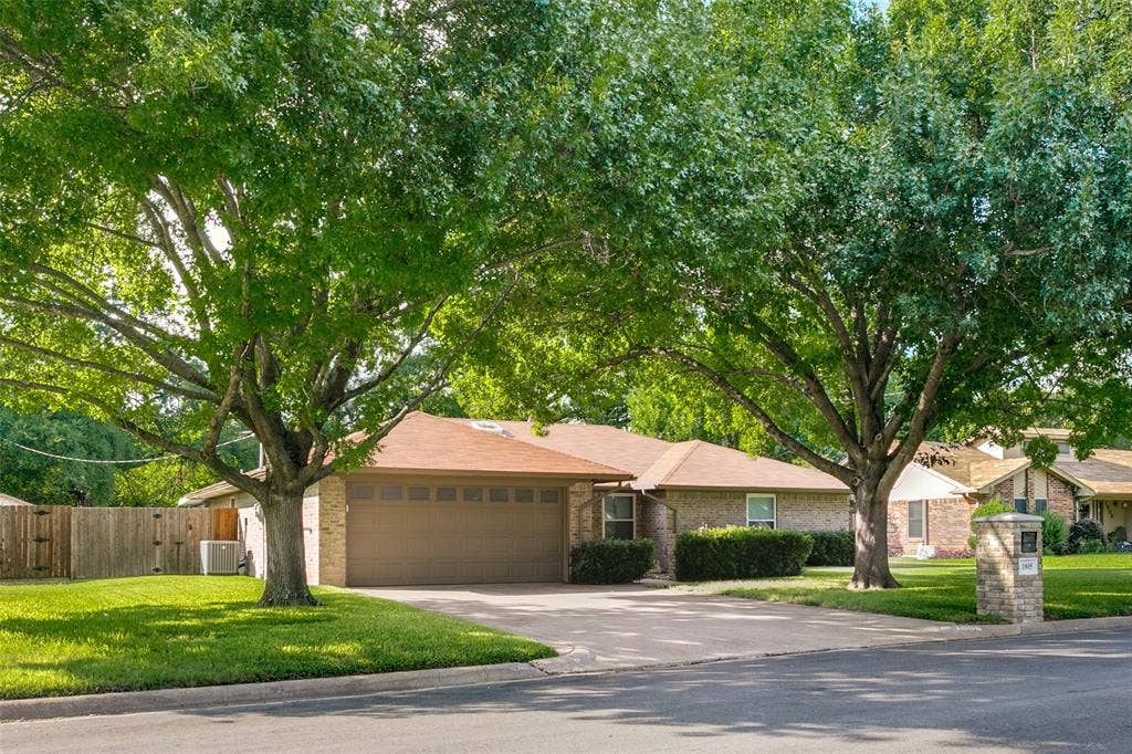 1805 Timbercreek Road, Benbrook, TX 76126 1805 Timbercreek Road, Benbrook, TX 76126