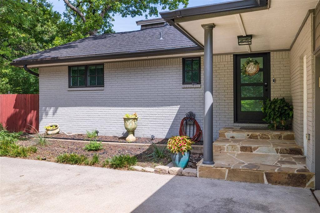205 Timberlake Drive, Azle, TX 76020 Metal roof