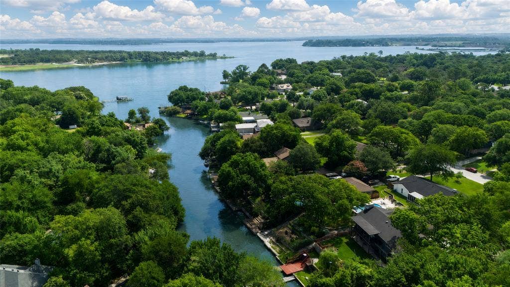205 Timberlake Drive, Azle, TX 76020 Lake life is calling