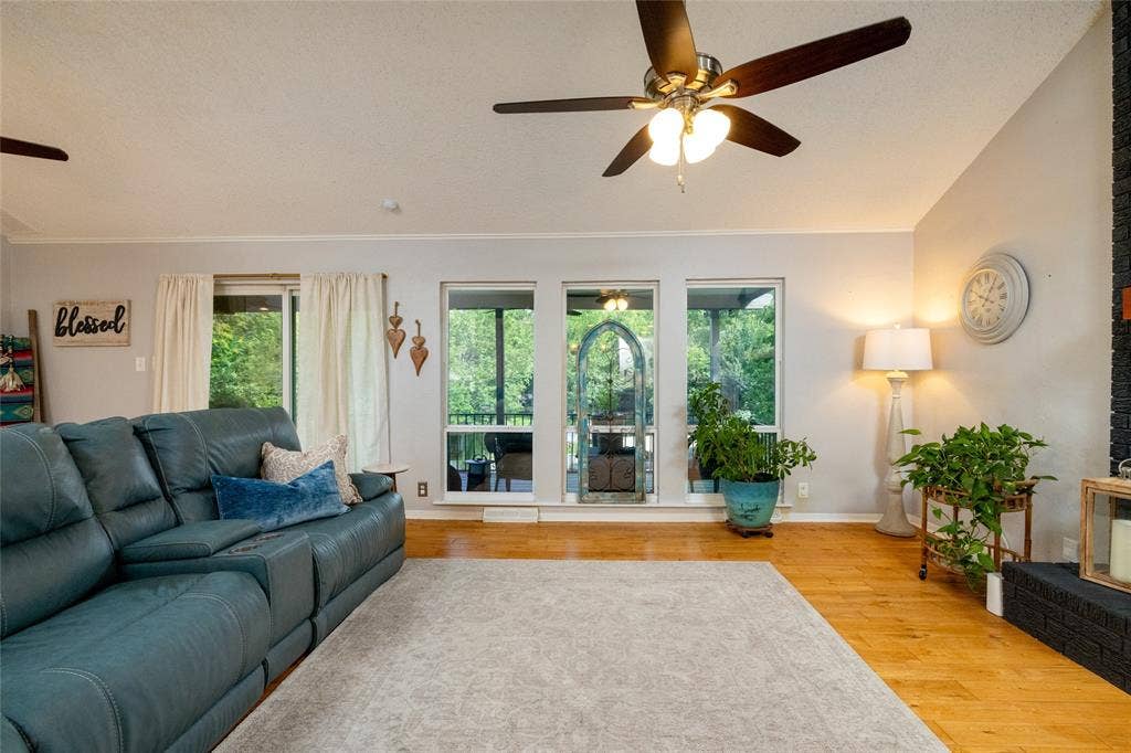 205 Timberlake Drive, Azle, TX 76020 Great room concept