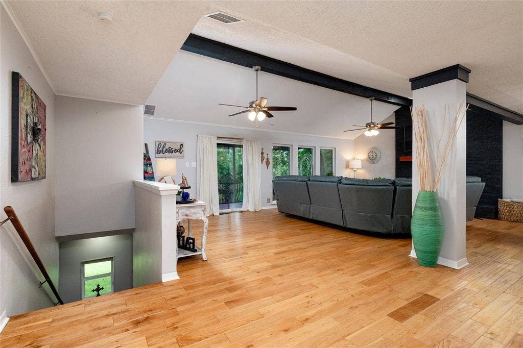 205 Timberlake Drive, Azle, TX 76020 Classic beamed ceiling