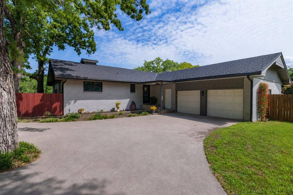 205 Timberlake Drive, Azle, TX 76020 Arriving Home