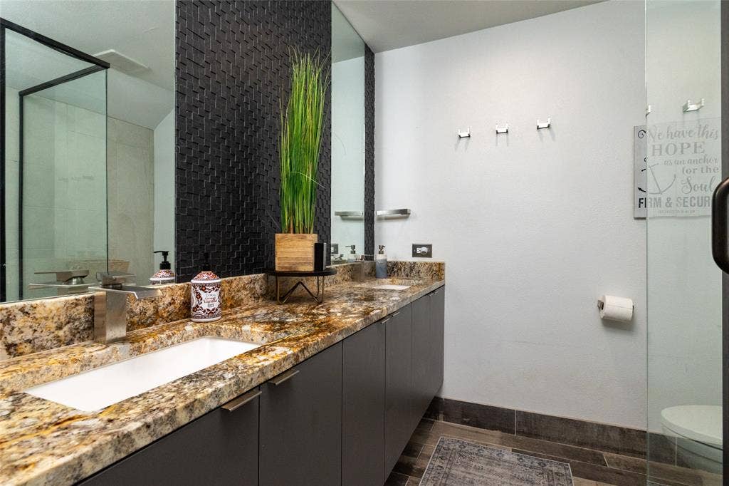 205 Timberlake Drive, Azle, TX 76020 Lower level full bath