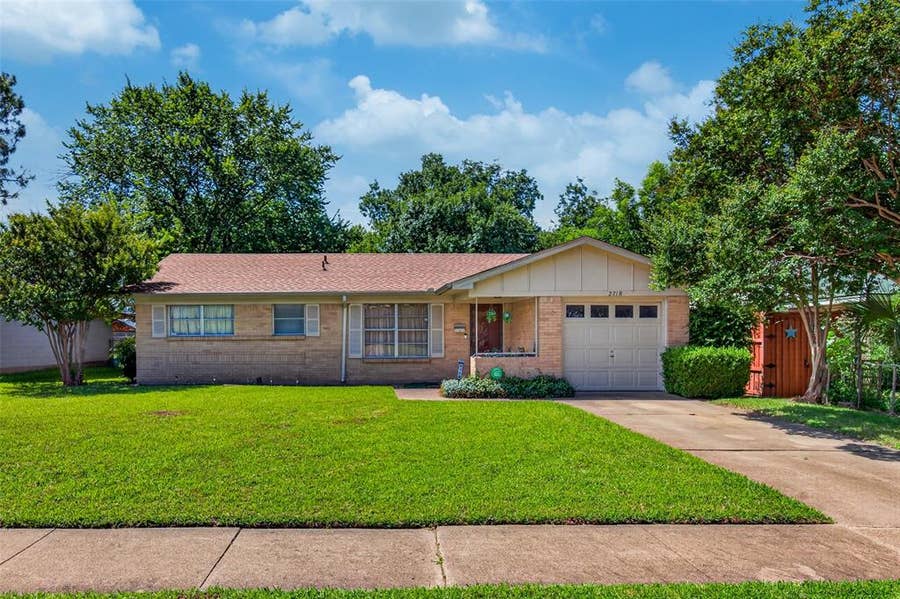 Property photo for 2718 Ridgewood Street, Irving, TX