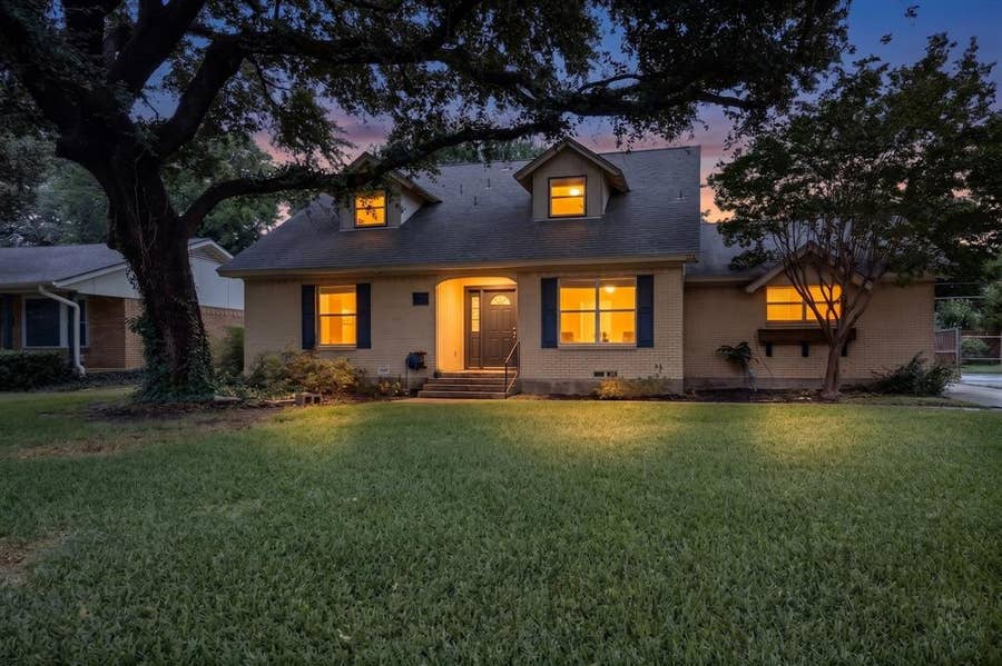 Property photo for 606 S Waterview Drive, Richardson, TX