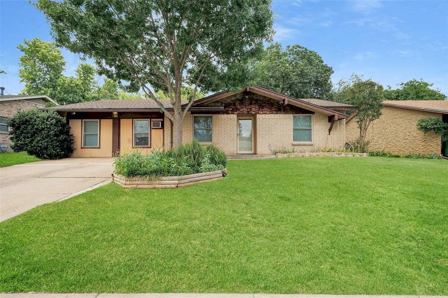 Property photo for 1507 Harvest Hill Lane, Arlington, TX