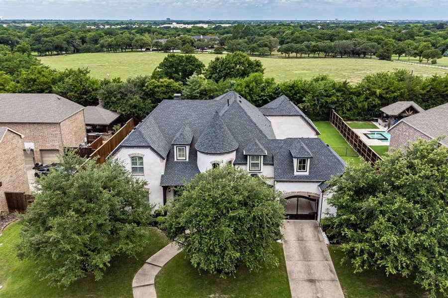 Property photo for 1327 Twin Knoll Drive, Murphy, TX