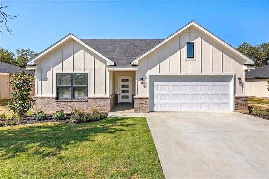 Property photo for 469 Peace Lily Way, Tolar, TX
