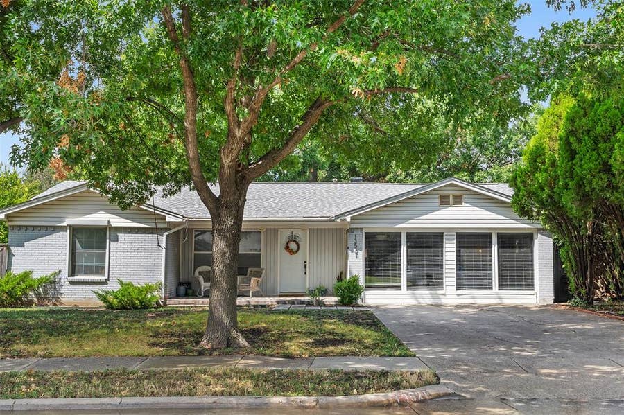 Property photo for 13521 Janwood Lane, Farmers Branch, TX