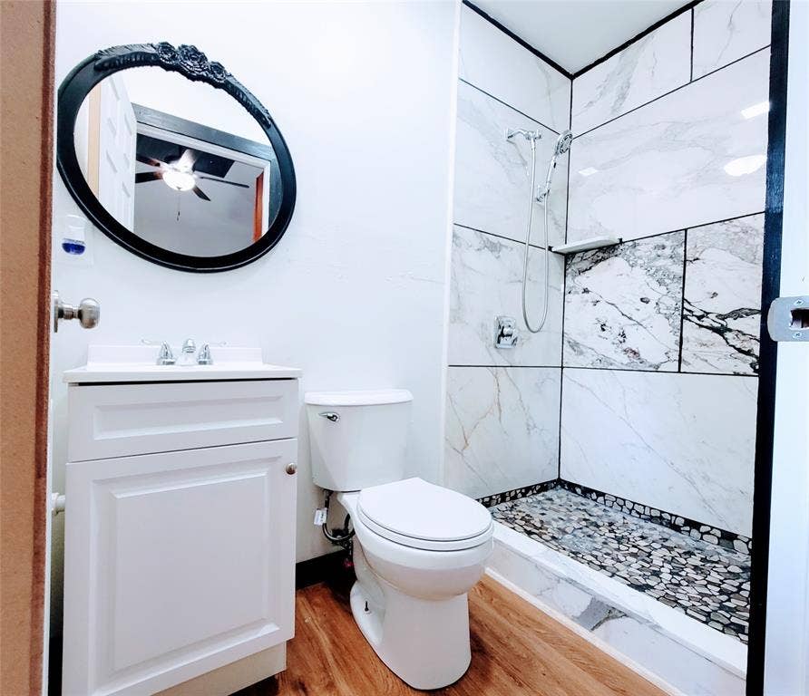 5828 Sidewinder Trail, Fort Worth, TX 76131 Full Bathroom Guest House