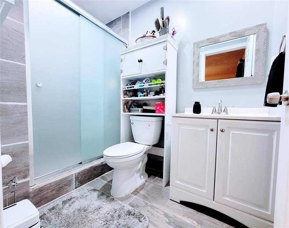 5828 Sidewinder Trail, Fort Worth, TX 76131 Master Bathroom with shower