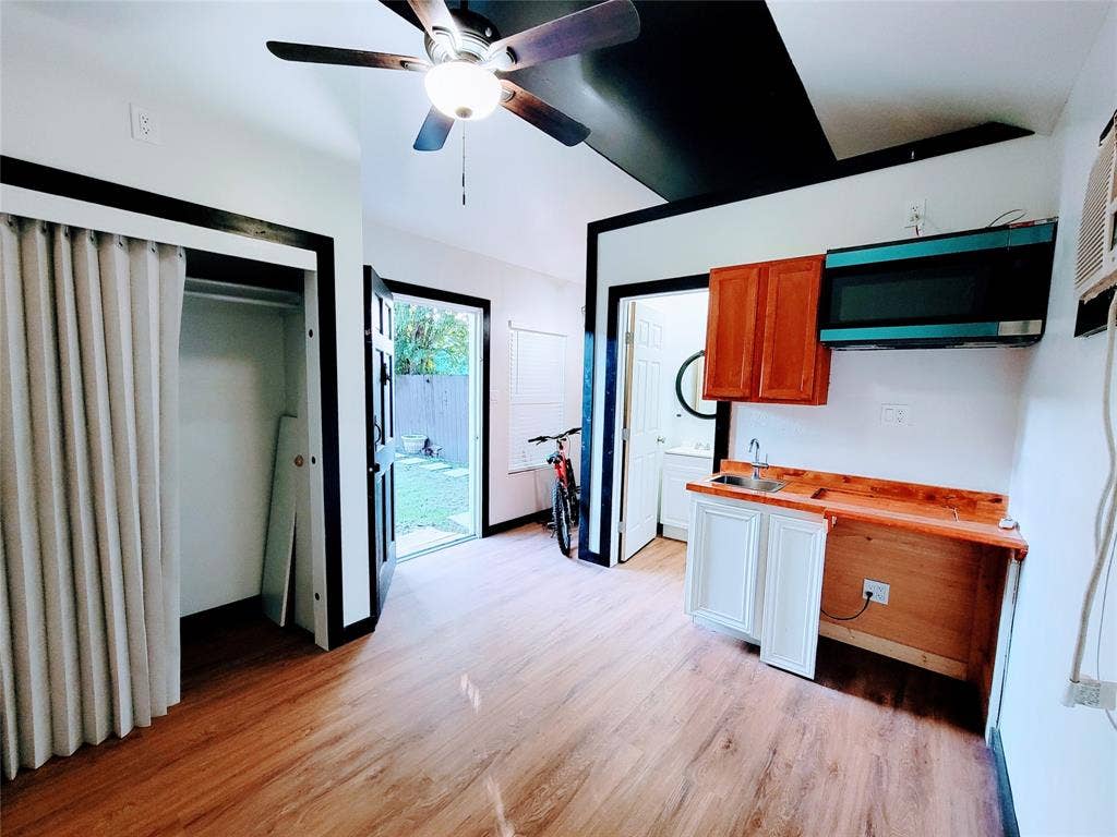 5828 Sidewinder Trail, Fort Worth, TX 76131 Guest house Little Kitchen & Closet
