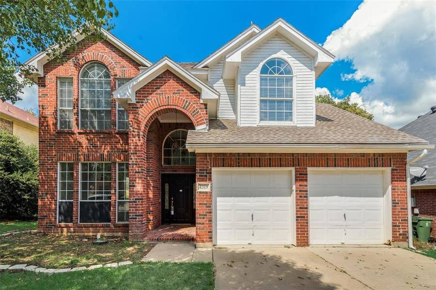 Property photo for 4319 Vine Ridge Court, Arlington, TX