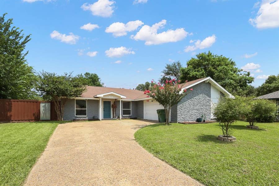 Property photo for 913 Heritage Circle, Garland, TX