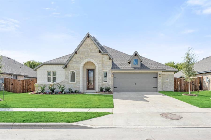 Property photo for 326 Chestnut Lane, Glenn Heights, TX