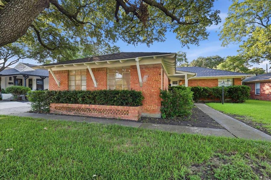 Property photo for 6607 E Mockingbird Lane, Dallas, TX