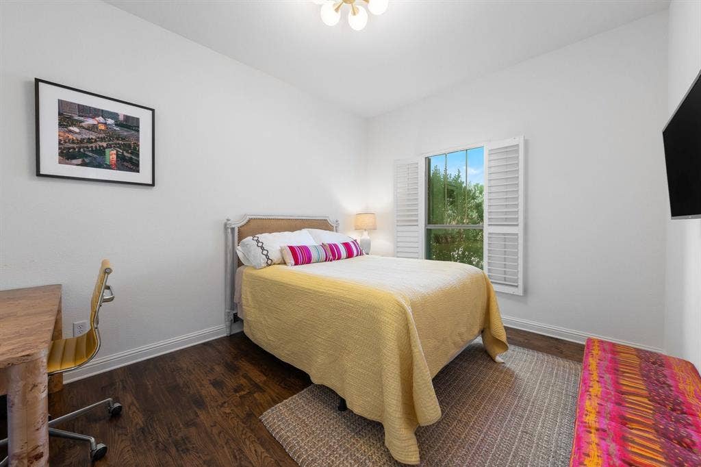 Downstairs guest bedroom.
