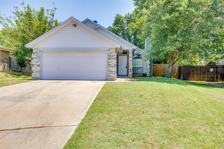 Property photo for 6604 Aztec Court, Lake Worth, TX