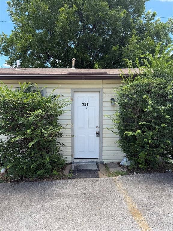 Property photo for 321 Katherine Circle, Irving, TX
