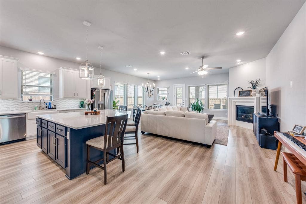 2703 Trinity Ridge Street, Mansfield, TX 76063 2703 Trinity Ridge Street, Mansfield, TX 76063