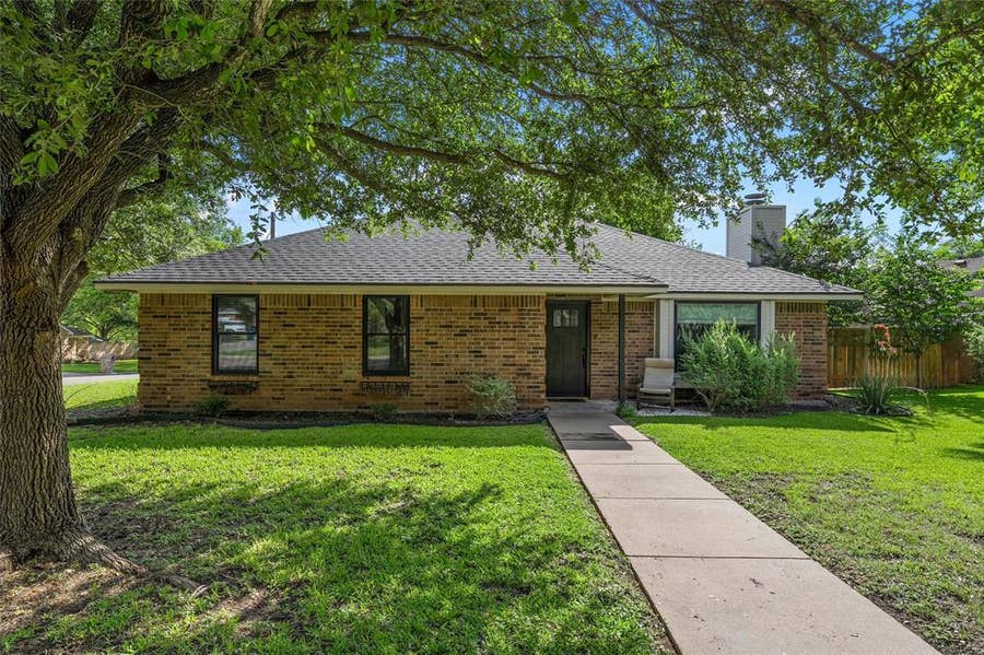 Property photo for 310 Ruth Drive, Hewitt, TX