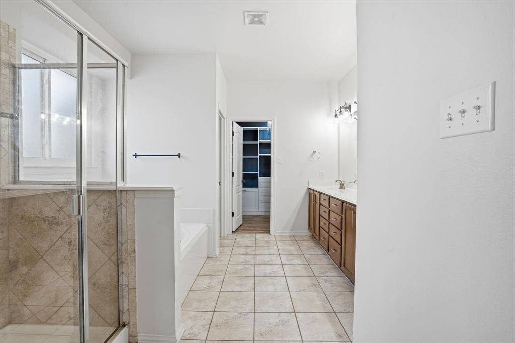 1433 Mesa Crest Drive, Fort Worth, TX 76052
