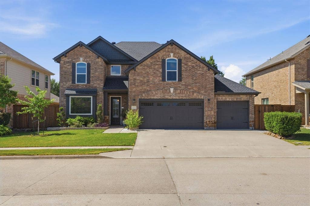 Welcome to this amazing Family Home in Willow Ridge