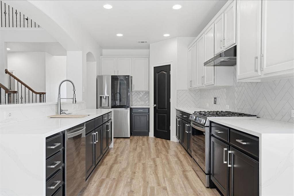 Fully Upgraded kitchen, waterfall Quartz counters, staintless steel appliances