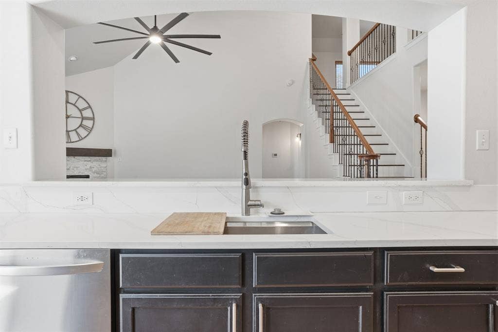 1433 Mesa Crest Drive, Fort Worth, TX 76052