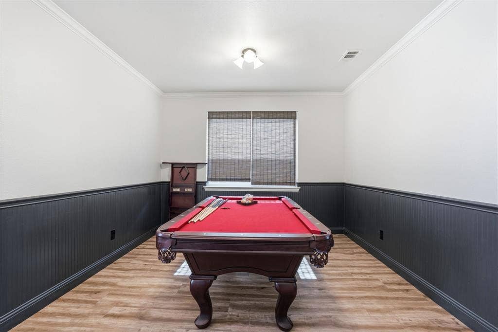 Formal Dining Room or Hang-Out Space