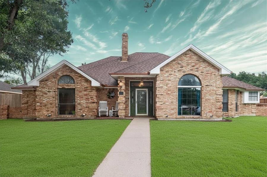 Property photo for 919 Huntington Drive, Duncanville, TX