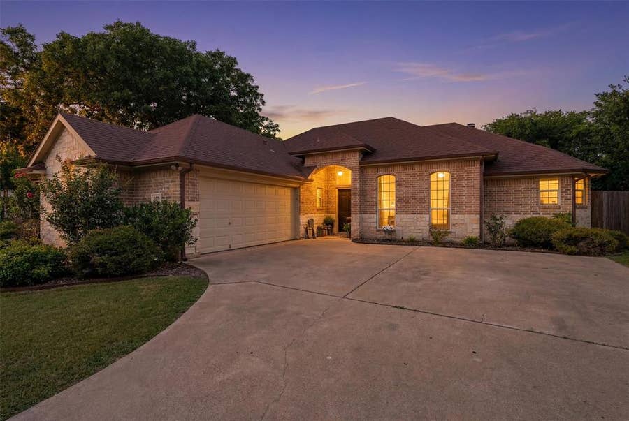 Property photo for 4406 Two Creek Court, Granbury, TX