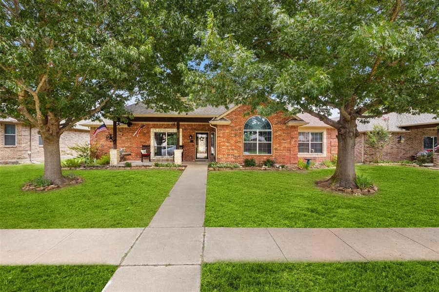Property photo for 207 Red Wolf Lane, Red Oak, TX