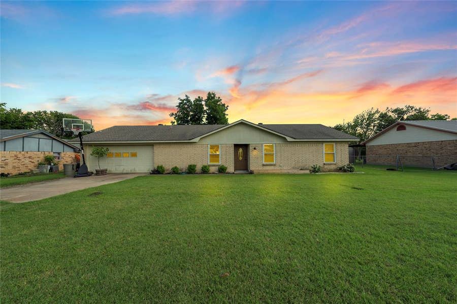 Property photo for 837 W 3rd Street, Eddy, TX