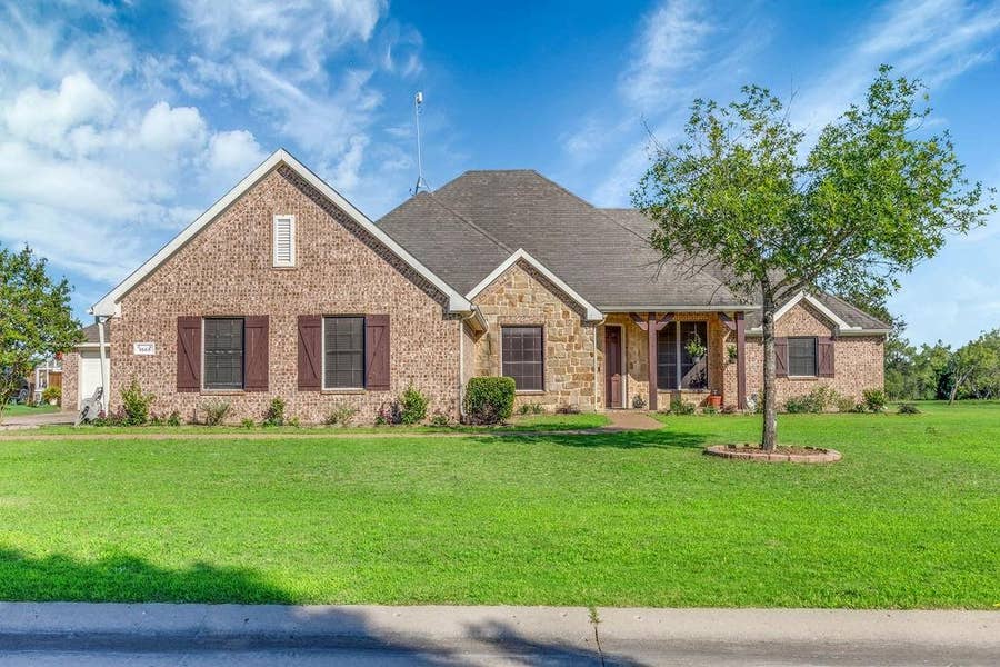 Property photo for 1068 Oak Creek Circle, Royse City, TX