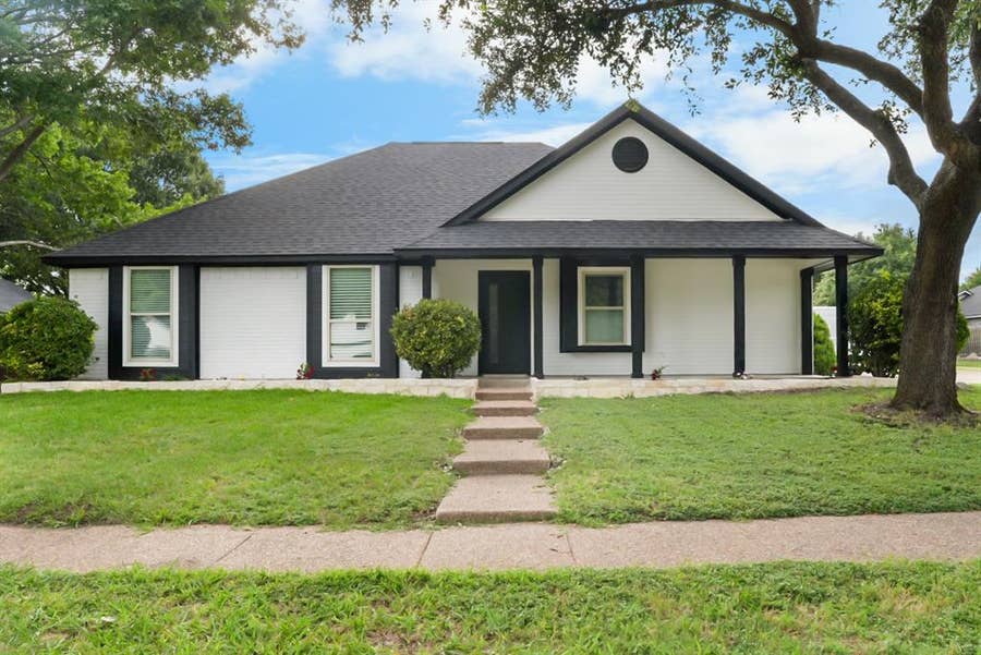 Property photo for 923 Short Line Boulevard, Midlothian, TX