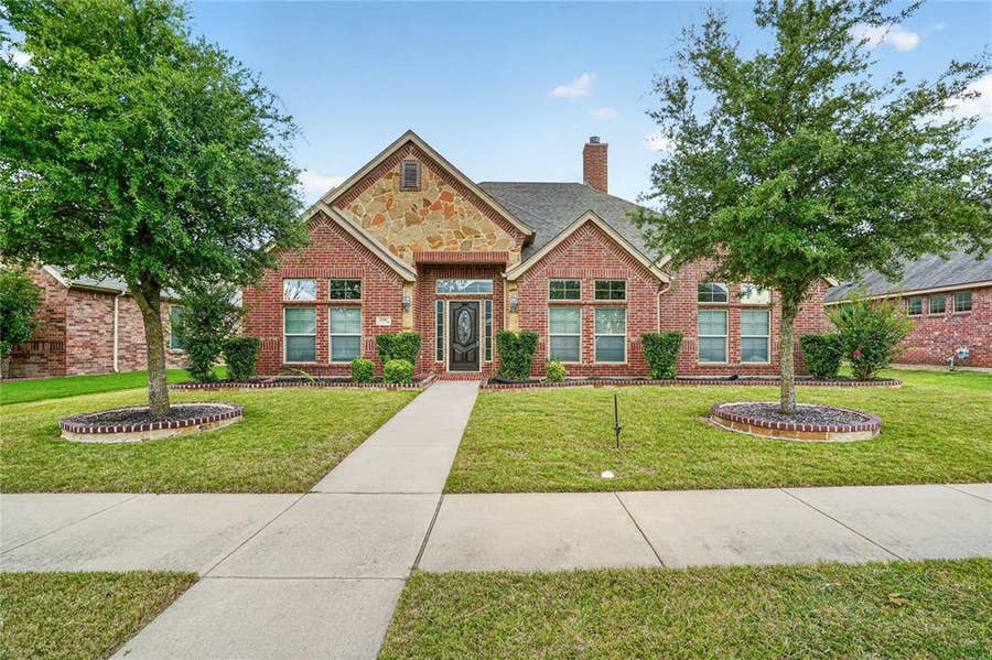 Property photo for 1500 Wren Street, DeSoto, TX